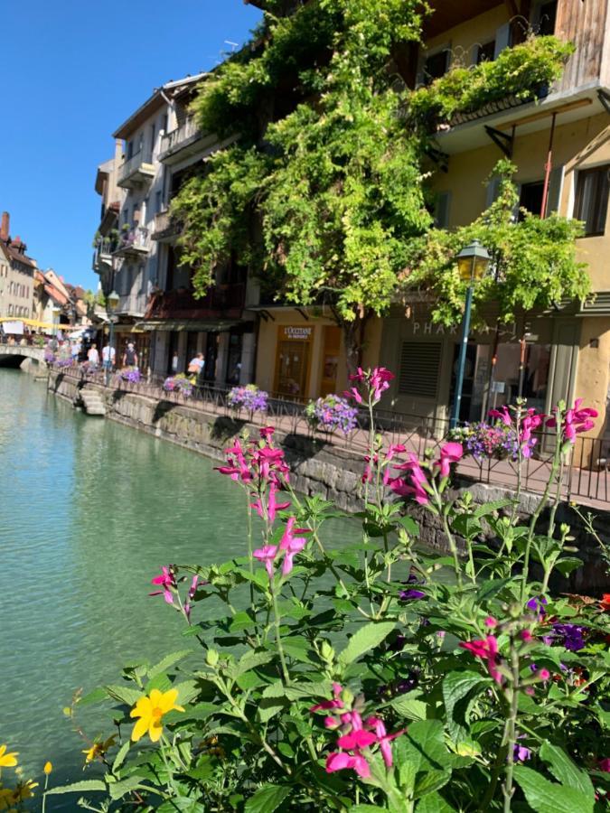 Blue Lake Annecy Exterior photo